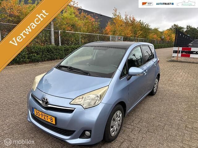 Blauw (metallic) Occasion 2011 Toyota Verso-S MPV | € 7.490 (Eerlijke prijs) - Afbeelding 1/4