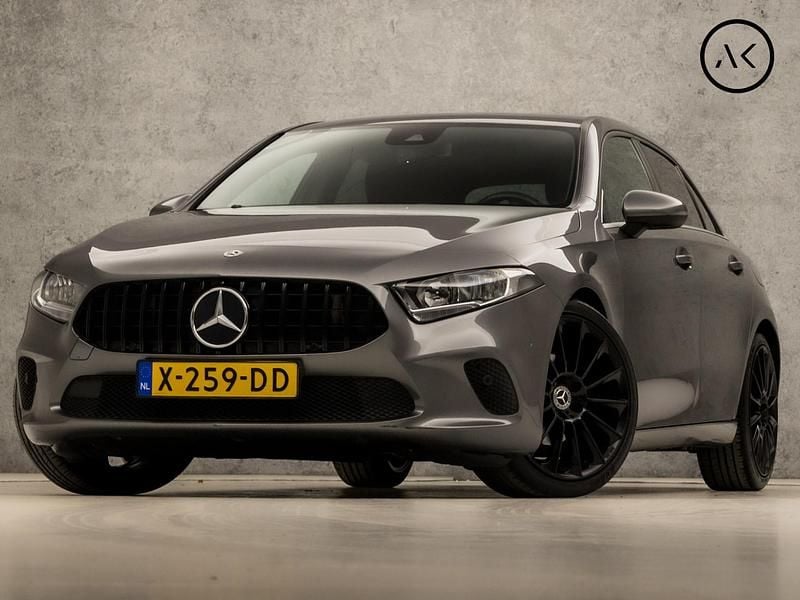 Zwart Gebruikt 2019 Mercedes A180 Hatchback | € 22.445 - Afbeelding 1/4