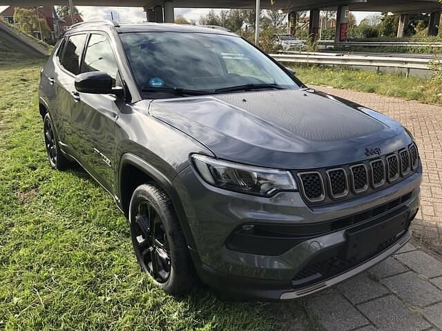 Grijs Gebruikt 2022 Jeep Compass SUV | € 29.950 (Eerlijke prijs) - Afbeelding 1/4