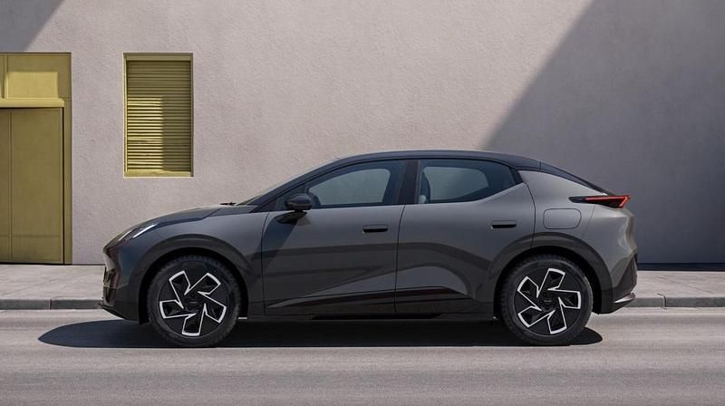 Nieuw Lynk & Co 02 272 PK (200 kW) 2025 Grijs SUV