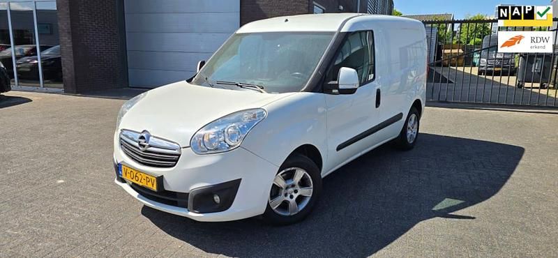 Gebruikt 2018 Opel Combo Sport Sedan | € 5.500 - Afbeelding 1/4