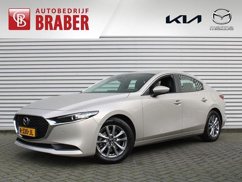 Bruin Gebruikt 2022 Mazda 3 Comfort Sedan | € 19.545 (Eerlijke prijs) - Afbeelding 1/4