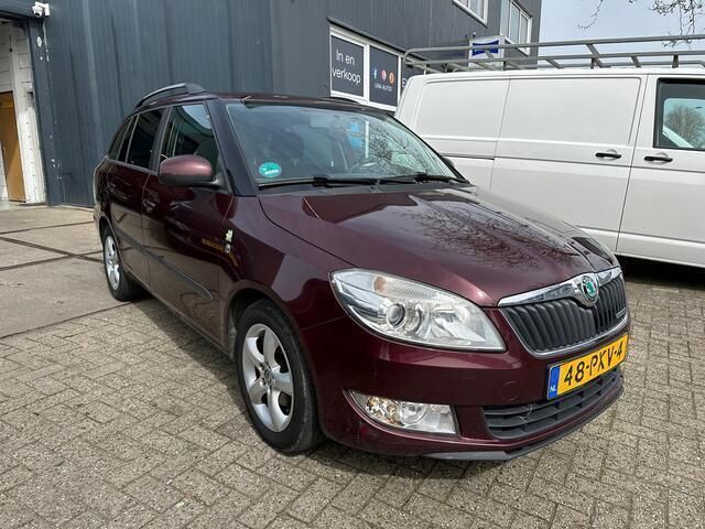 Rood Occasion 2011 Skoda Fabia GreenLine Hatchback | € 2.350 (Eerlijke prijs) - Afbeelding 1/4