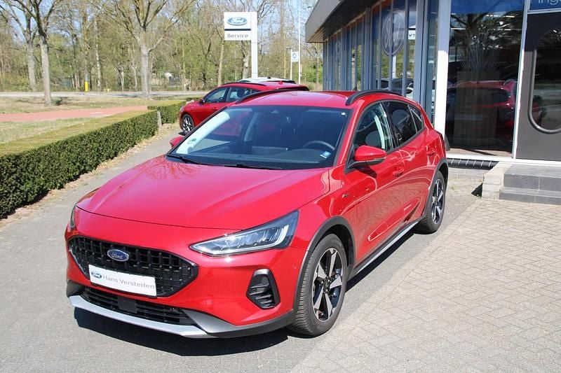Rood Gebruikt 2024 Ford Focus Active X Hatchback | € 27.450 (Goede deal) - Afbeelding 1/4