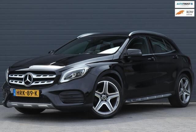 Zwart Gebruikt 2019 Mercedes GLA180 AMG SUV | € 24.950 (Eerlijke prijs) - Afbeelding 1/4