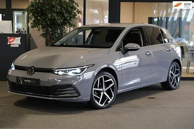 Grijs Gebruikt 2020 VW Golf VIII Style Hatchback | € 22.950 (Goede deal) - Afbeelding 1/4