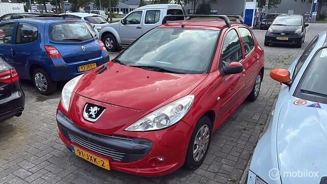 Rood Gebruikt 2009 Peugeot 206+ Hatchback | € 700 (Super prijs) - Afbeelding 1/4