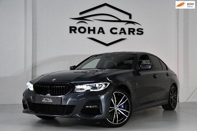 Grijs Gebruikt 2021 BMW 330 Executive Sedan | € 36.945 (Eerlijke prijs) - Afbeelding 1/4