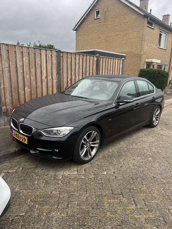 Occasion 2013 BMW 320 Efficient Dynamics Sedan | € 11.950 (Eerlijke prijs) - Afbeelding 1/4