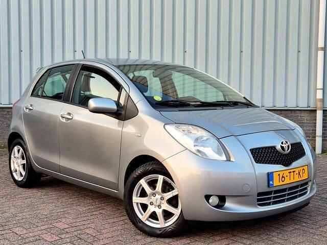 Occasion Toyota Yaris Sol 87 PK (63 kW) 2007 Grijs Hatchback