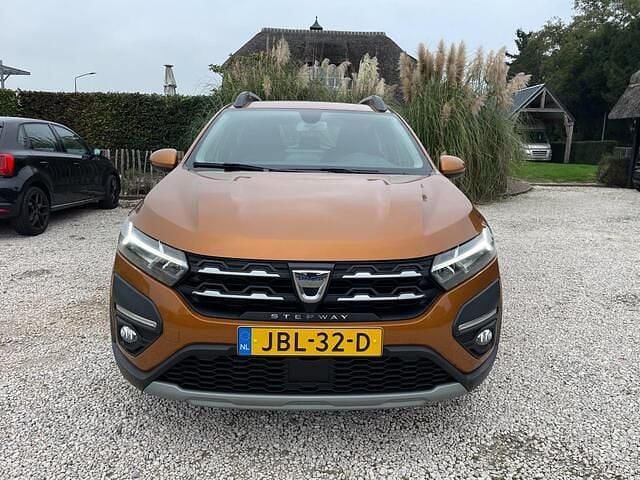 Bruin Gebruikt 2021 Dacia Sandero Comfort Hatchback | € 13.750 (Eerlijke prijs) - Afbeelding 1/4