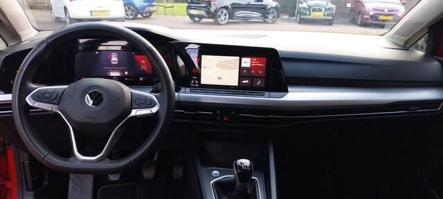 Occasion VW Golf VIII R-line 150 PK (110 kW) 2022 Rood Hatchback