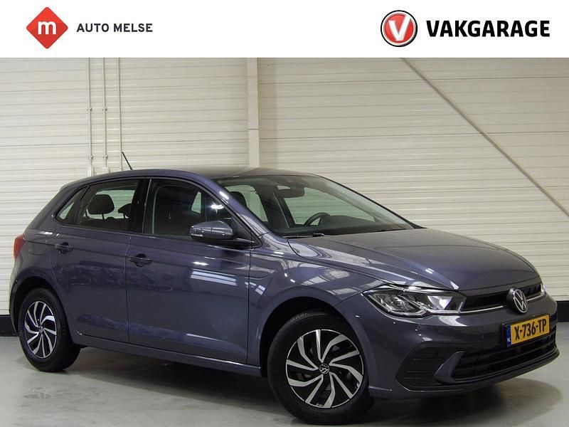 Grijs Gebruikt 2023 VW Polo Life Hatchback | € 23.945 (Eerlijke prijs) - Afbeelding 1/4