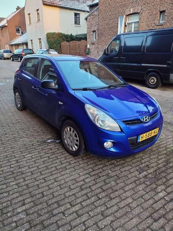 Blauw Occasion 2009 Hyundai i20 Active Sedan | € 1.999 (Duur) - Afbeelding 1/4