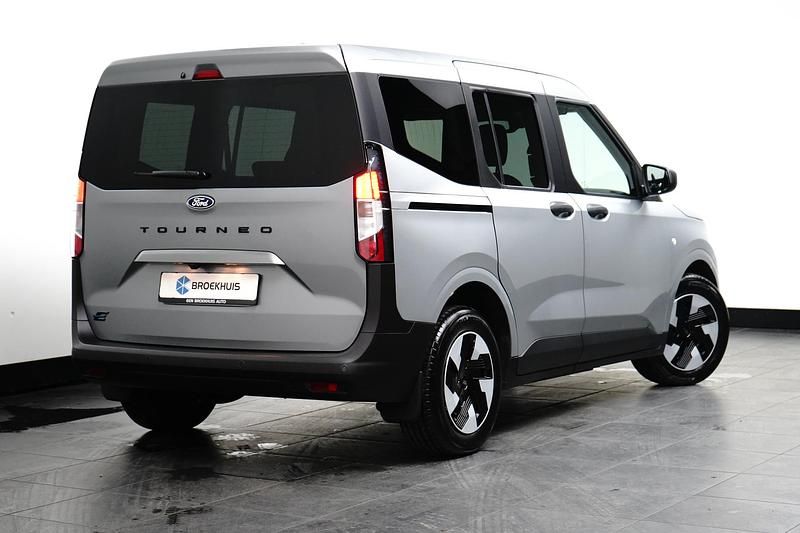 Occasion Ford Tourneo 46 kW (63 PK) 2025 Zilver MPV