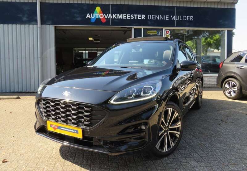Zwart Gebruikt 2022 Ford Kuga ST-Line X SUV | € 30.950 (Iets duurder) - Afbeelding 1/4