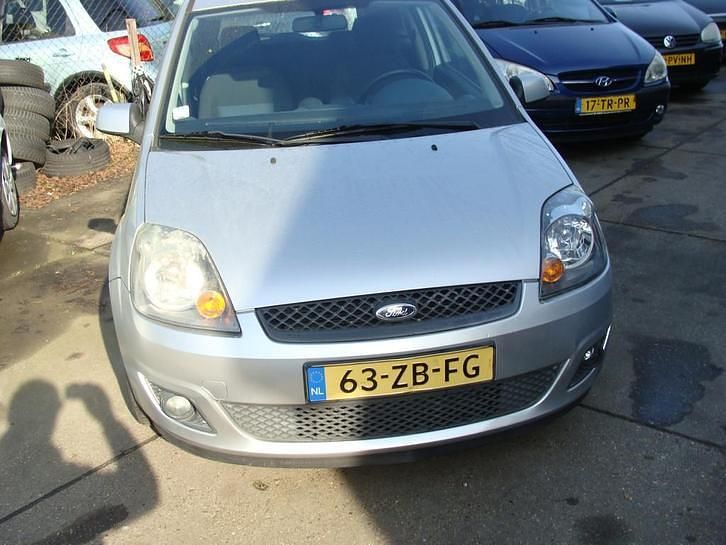 Occasion Ford Fiesta Futura 69 PK (50 kW) 2007 Grijs Hatchback