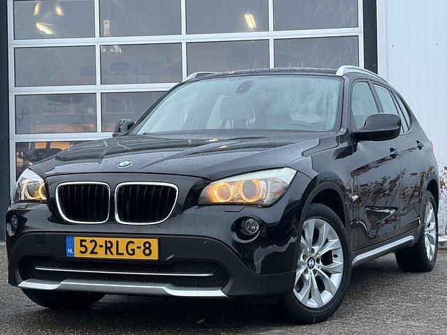 Zwart Occasion 2011 BMW X1 Executive SUV | € 6.950 (Eerlijke prijs) - Afbeelding 1/4
