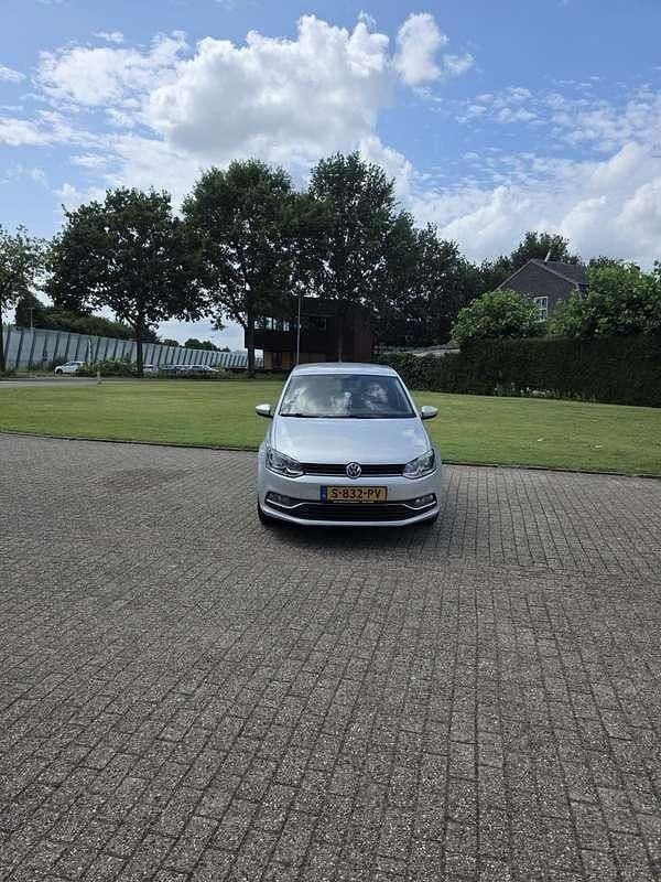 Grijs Gebruikt 2016 VW Polo Comfortline Hatchback | € 8.500 (Eerlijke prijs) - Afbeelding 1/4