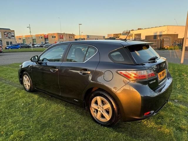 Occasion Lexus CT200h 99 PK (72 kW) 2011 Grijs Hatchback
