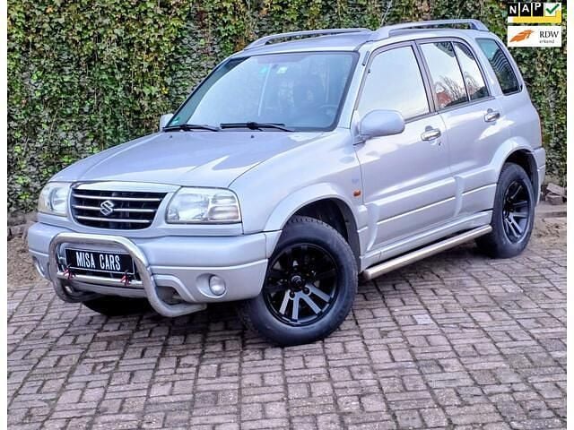 Grijs (metallic) Occasion 2004 Suzuki Grand Vitara SUV | € 6.899 (Eerlijke prijs) - Afbeelding 1/4