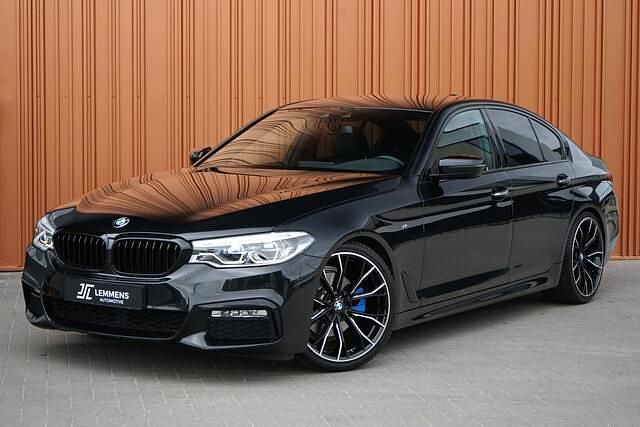 Zwart Gebruikt 2017 BMW 520 M Sport Sedan | € 29.950 (Iets duurder) - Afbeelding 1/4