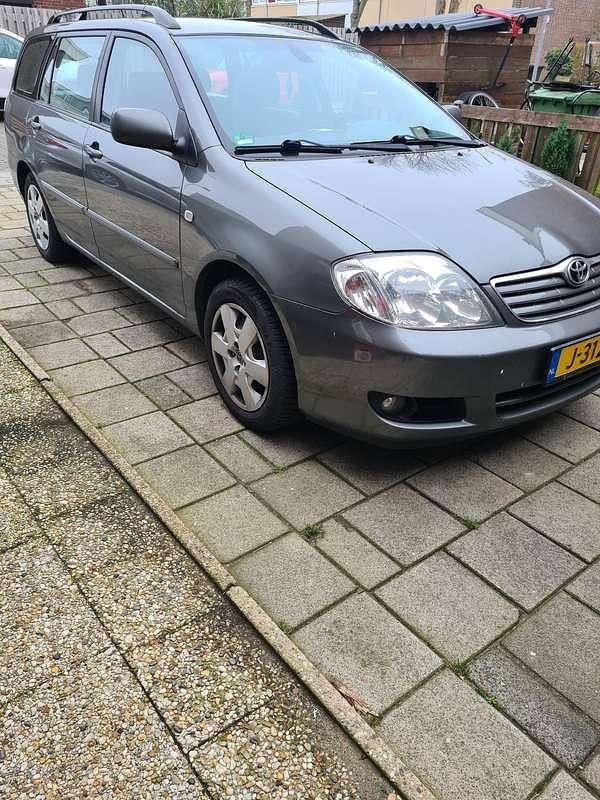 Grijs Gebruikt 2005 Toyota Corolla Terra Stationwagen | € 5.500 (Eerlijke prijs) - Afbeelding 1/4