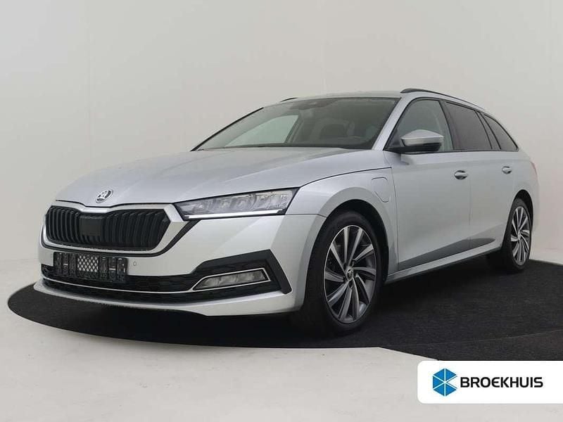 Grijs Occasion 2021 Skoda Octavia First Edition Stationwagen | € 21.900 (Super prijs) - Afbeelding 1/4