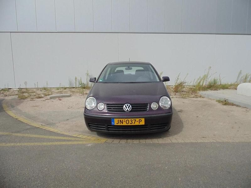 Rood Gebruikt 2002 VW Polo Hatchback | € 1.499 (Iets duurder) - Afbeelding 1/4