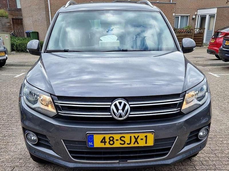 Grijs Gebruikt 2011 VW Tiguan SUV | € 6.900 (Goede deal) - Afbeelding 1/4