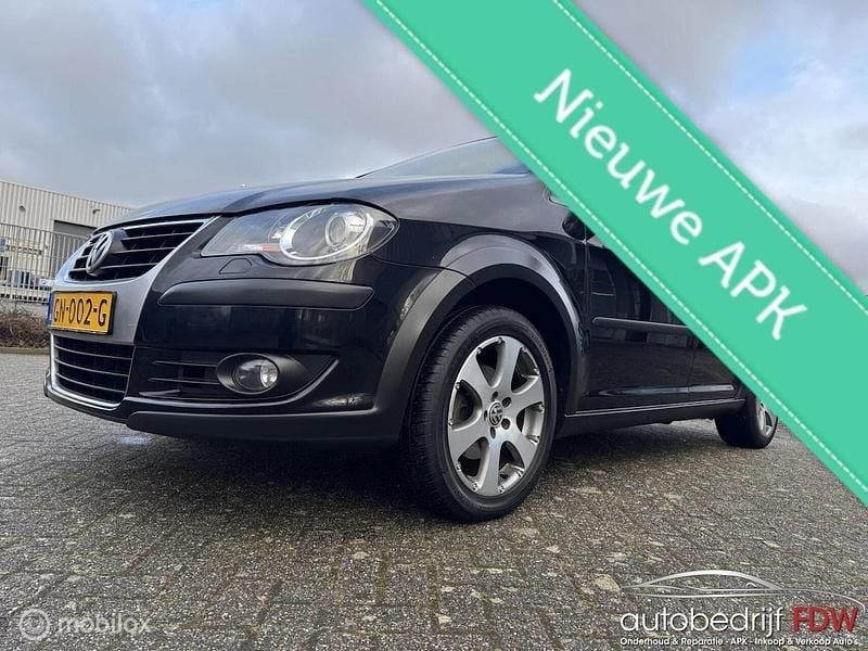 Zwart Occasion 2010 VW Touran Cross MPV | € 5.890 (Eerlijke prijs) - Afbeelding 1/4