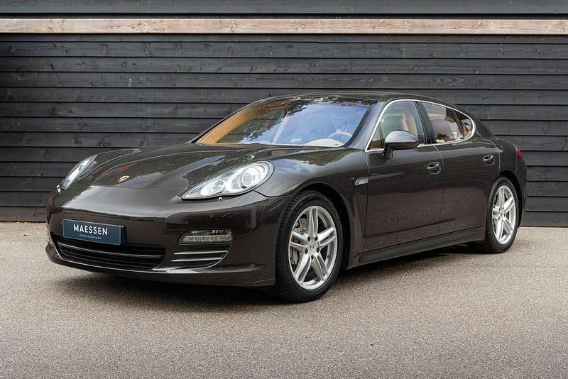 Grijs Gebruikt 2010 Porsche Panamera Sedan | € 37.950 (Eerlijke prijs) - Afbeelding 1/4