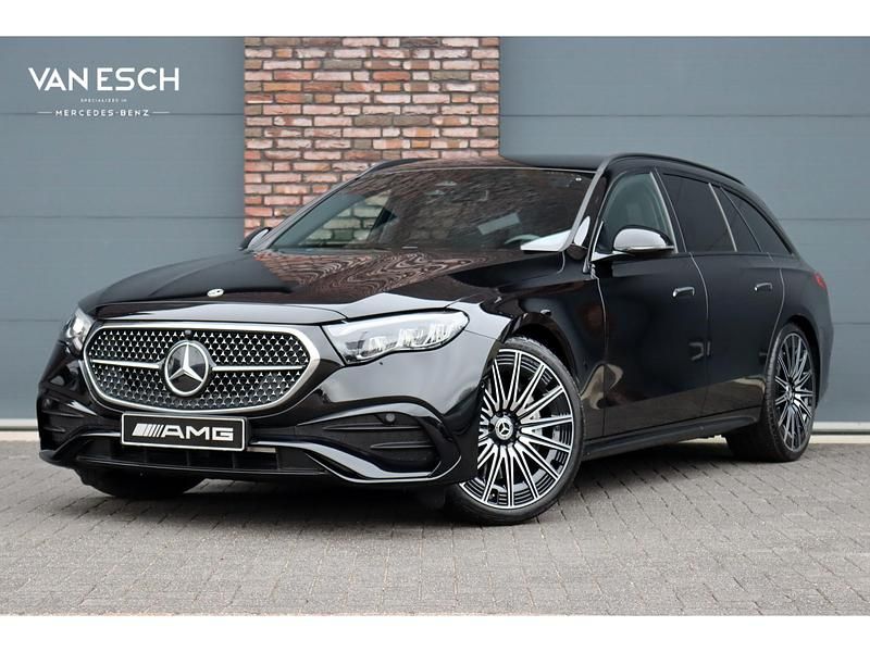 Zwart Gebruikt 2023 Mercedes E200 AMG line Stationwagen | € 56.500 - Afbeelding 1/4