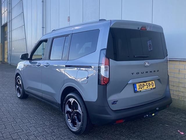 Nieuw Ford Tourneo Courier Titanium 100 kW (136 PK) 2025 Grijs MPV