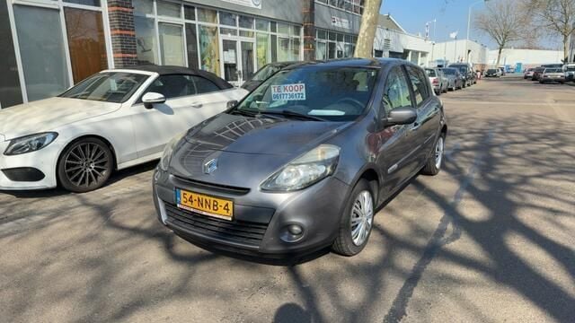 Grijs Gebruikt 2010 Renault Clio II Authentique Hatchback | € 2.699 (Eerlijke prijs) - Afbeelding 1/4