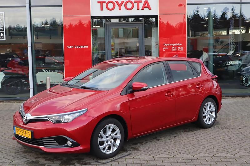 Rood Gebruikt 2016 Toyota Auris Limited Hatchback | € 11.999 (Eerlijke prijs) - Afbeelding 1/1