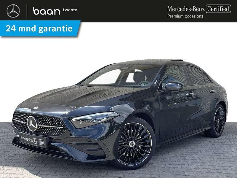Zwart Gebruikt 2025 Mercedes A250 AMG line Sedan | € 52.900 - Afbeelding 1/4