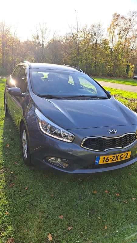Blauw Occasion 2013 Kia Ceed Sportswagon Plus Stationwagen | € 6.550 (Eerlijke prijs) - Afbeelding 1/4