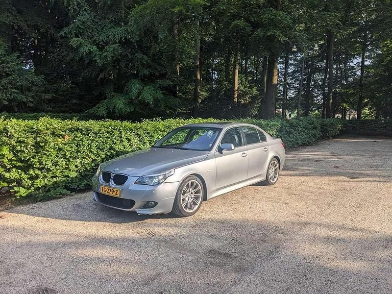 Grijs Gebruikt 2003 BMW 530 Executive Sedan | € 10.900 (Duur) - Afbeelding 1/4