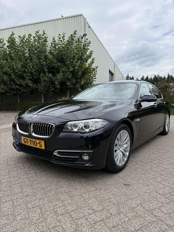 Zwart Gebruikt 2015 BMW 520 Executive Sedan | € 11.999 (Eerlijke prijs) - Afbeelding 1/4