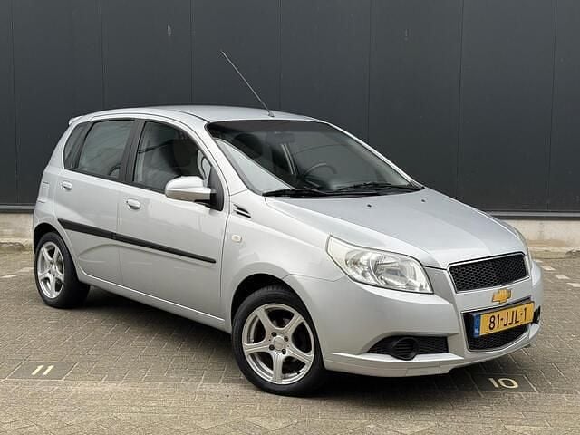 Grijs Occasion 2009 Chevrolet Aveo LS Hatchback | € 2.495 (Eerlijke prijs) - Afbeelding 1/4