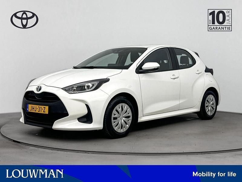 Wit Gebruikt 2022 Toyota Yaris Hybrid Active Hatchback | € 20.945 (Eerlijke prijs) - Afbeelding 1/4