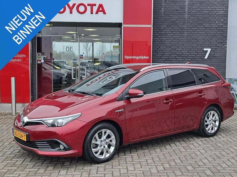 Rood Occasion 2017 Toyota Auris Touring Sports Edition Stationwagen | € 14.900 (Eerlijke prijs) - Afbeelding 1/4