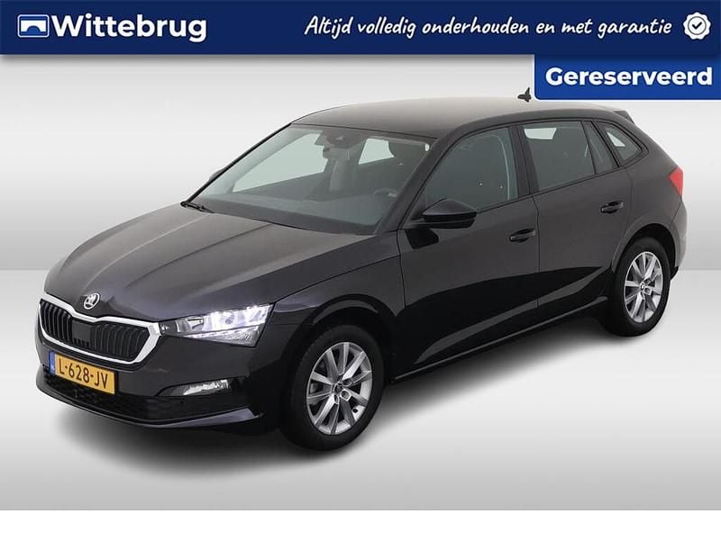 Zwart, metallic lak Gebruikt 2021 Skoda Scala Ambition Hatchback | € 16.450 (Eerlijke prijs) - Afbeelding 1/2
