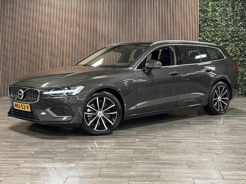 Grijs Gebruikt 2025 Volvo V60 Stationwagen | € 41.900 (Goede deal) - Afbeelding 1/4