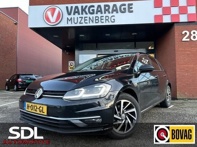 Zwart, metallic lak Gebruikt 2018 VW Golf VII Highline Hatchback | € 16.945 (Super prijs) - Afbeelding 1/4