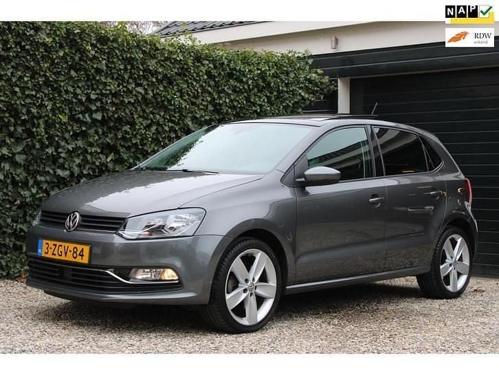 Grijs Occasion 2015 VW Polo Highline Hatchback | € 12.500 (Eerlijke prijs) - Afbeelding 1/4