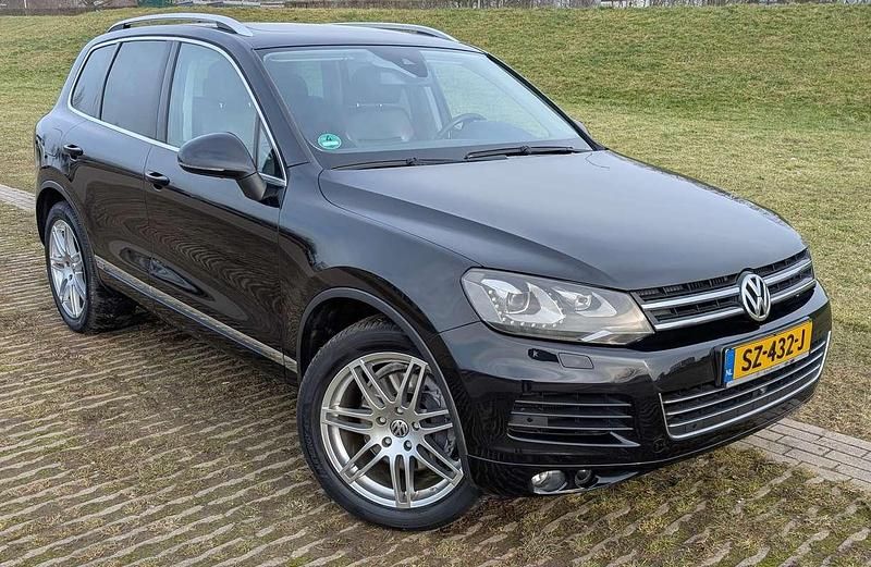Zwart Occasion 2010 VW Touareg Highline SUV | € 18.350 - Afbeelding 1/4