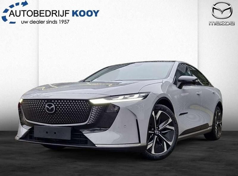 Grijs Nieuw 2025 Mazda 6e Takumi-Line Hatchback | € 44.040 (Eerlijke prijs) - Afbeelding 1/4