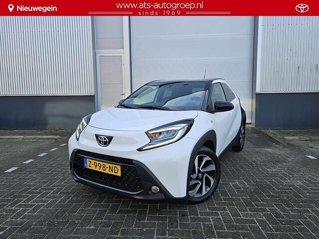 Wit Gebruikt 2024 Toyota Aygo X Pulse SUV | € 19.700 - Afbeelding 1/3